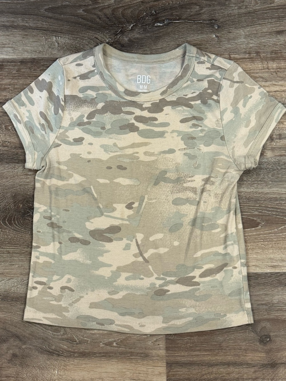 Urban Outfitters BDG Camo Baby Tee Shirt Women’s Medium